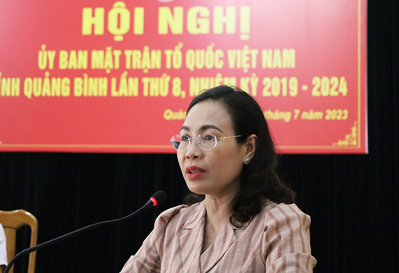  Đồng chí Chủ tịch Ủy ban MTTQVN tỉnh Phạm Thị Hân phát biểu khai mạc hội nghị.