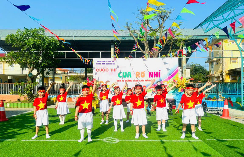 Cân bằng giới tính khi sinh bảo đảm sự phát triển bền vững của giống nòi dân tộc.