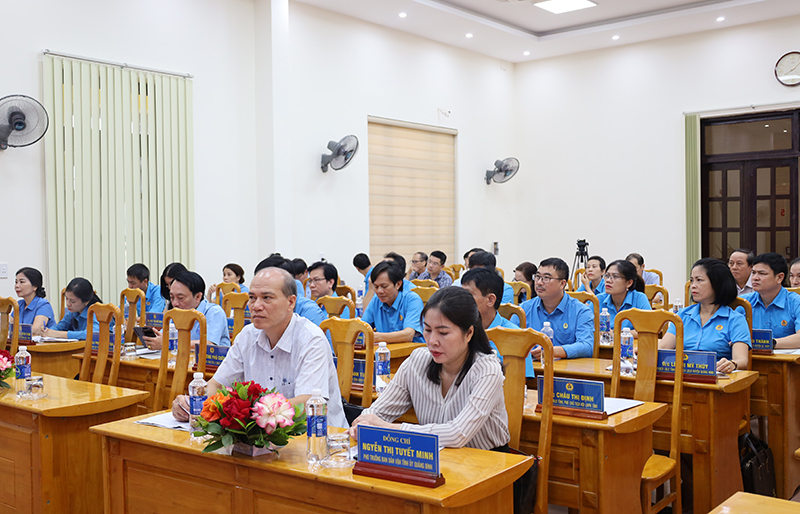  Các đại biểu dự hội nghị.  
