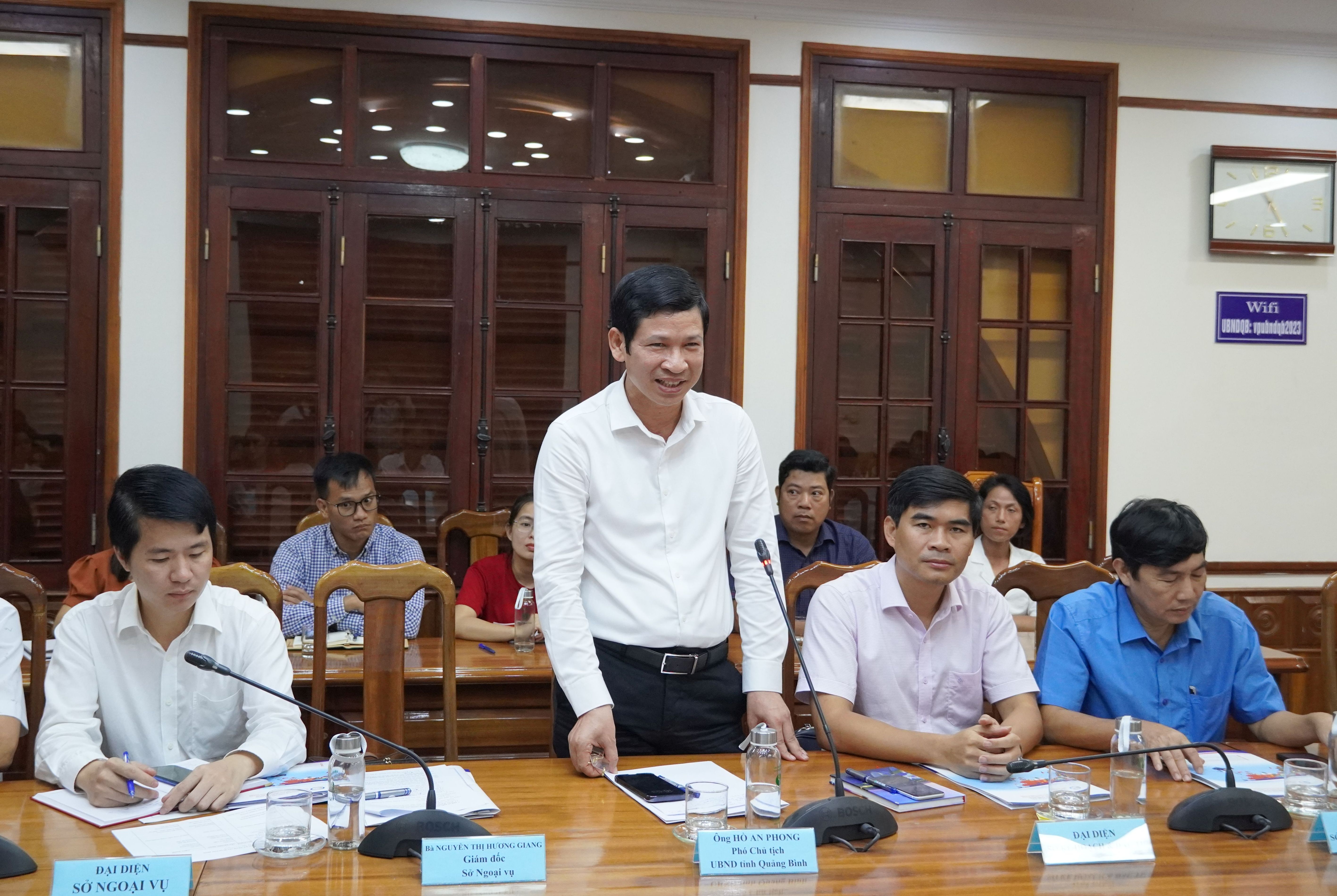 Đồng chí Phó Chủ tịch UBND tỉnh Hồ An Phong phát biểu tại buổi làm việc.