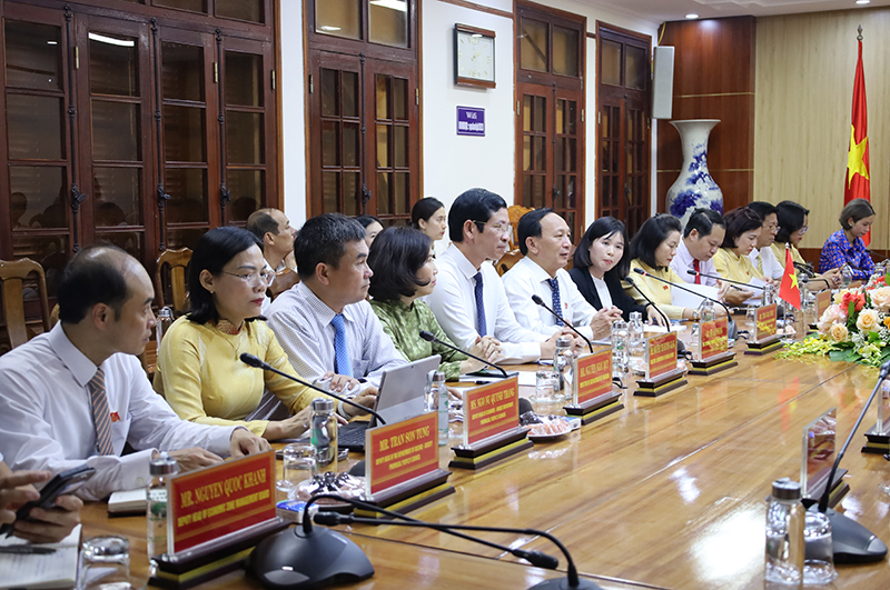 Các đại biểu tỉnh Quảng Bình tham gia buổi làm việc.