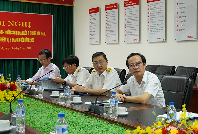 Đại diện lãnh đạo các đơn vị tham dự hội nghị.