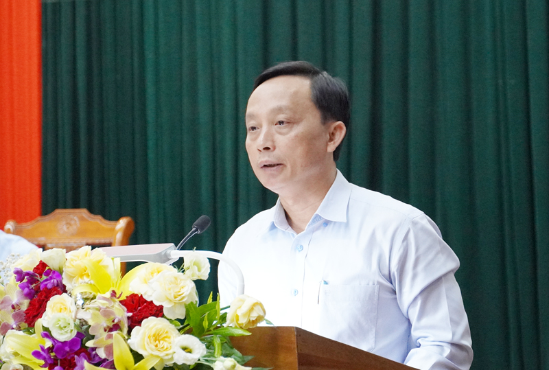 Giám đốc Sở Nông nghiệp-PTNT Mai Văn Minh tham gia ý kiến thảo luận tại kỳ họp.