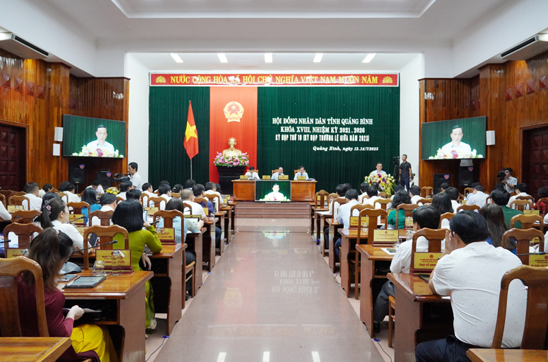 Quang cảnh kỳ họp.