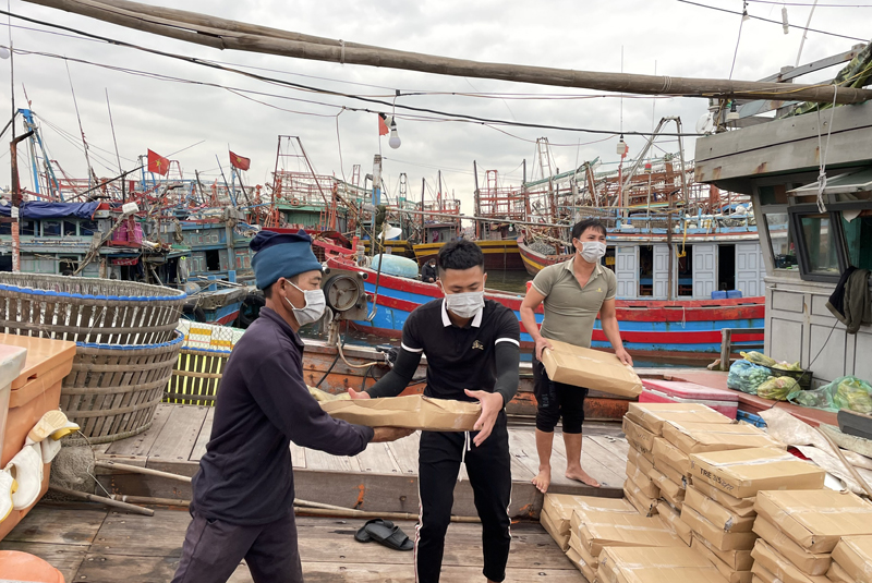 Vận chuyển thủy sản vào cảng