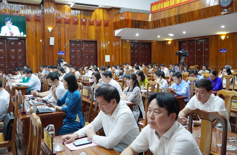 Các đại biểu dự phiên họp.