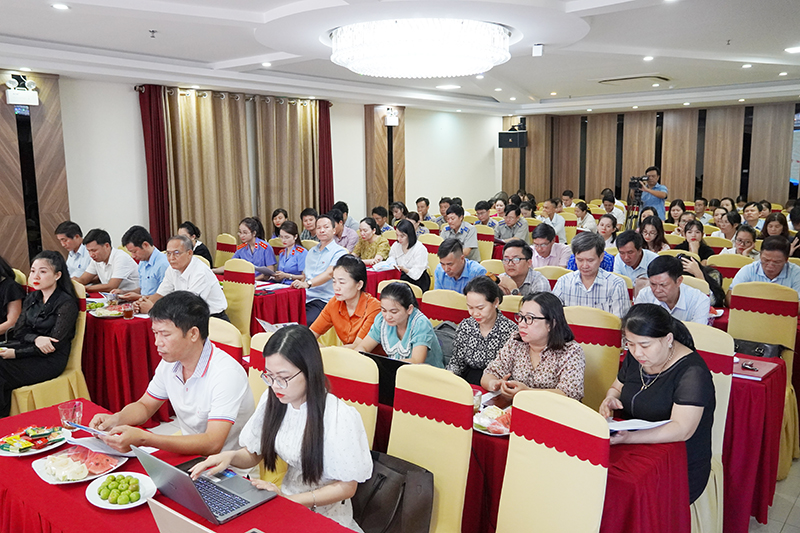 Các đại biểu tham dự hội nghị.