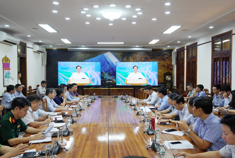 Thủ tướng Chính phủ Phạm Minh Chính phát biểu chỉ đạo tại phiên họp.