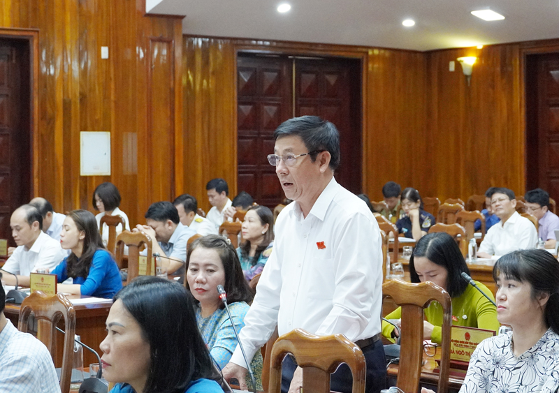 Đại biểu Nguyễn Xuân Tuyến chất vấn Giám đốc Sở Kế hoạch và Đầu tư về công tác giải ngân vồn đầu tư công.