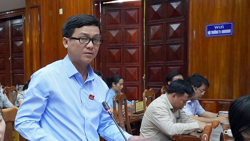 Đại biểu chất vấn các sở, ngành 
