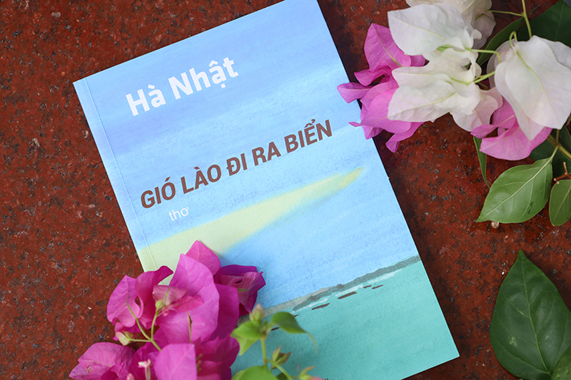 Tập thơ “Gió Lào đi ra biển” của nhà thơ Lương Duy Cán (Hà Nhật).