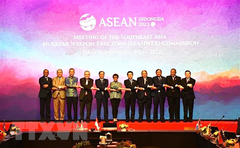 Bộ trưởng Ngoại giao các nước ASEAN và Timor Leste chụp ảnh lưu niệm. (Ảnh: TTXVN phát)