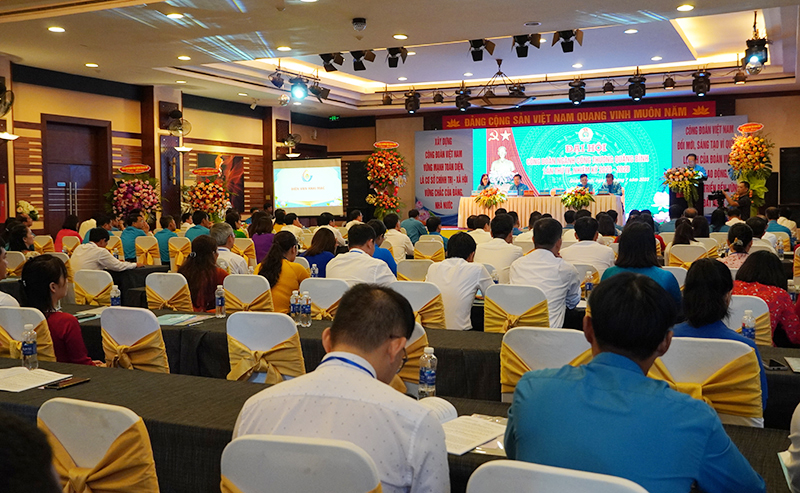 Đại hội nghe báo cáo chính trị của BCHCĐ ngành Công thương khoá III.