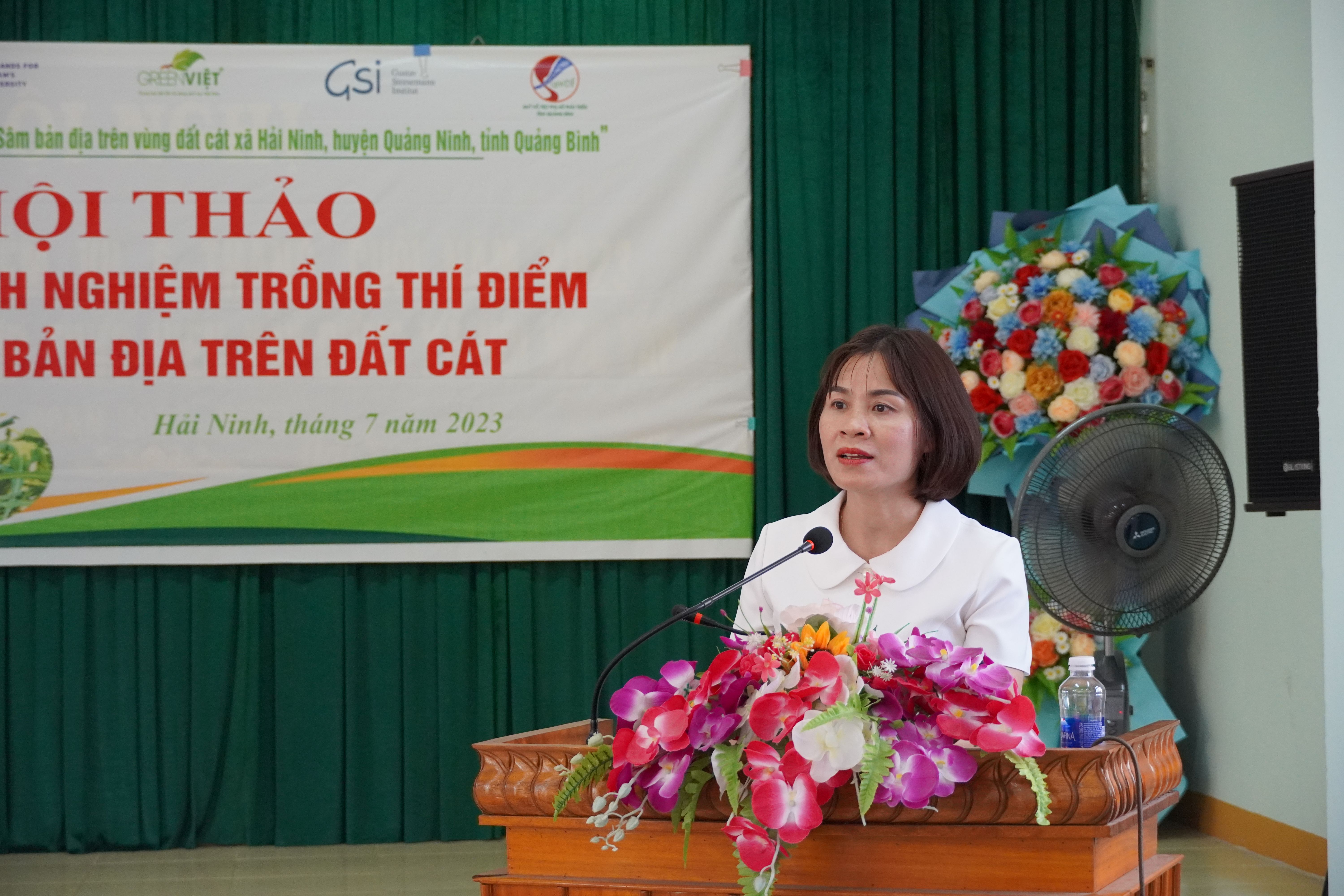 Chủ tịch Hội LHPN tỉnh Diệp Thị Minh Quyết phát biểu tại hội thảo.