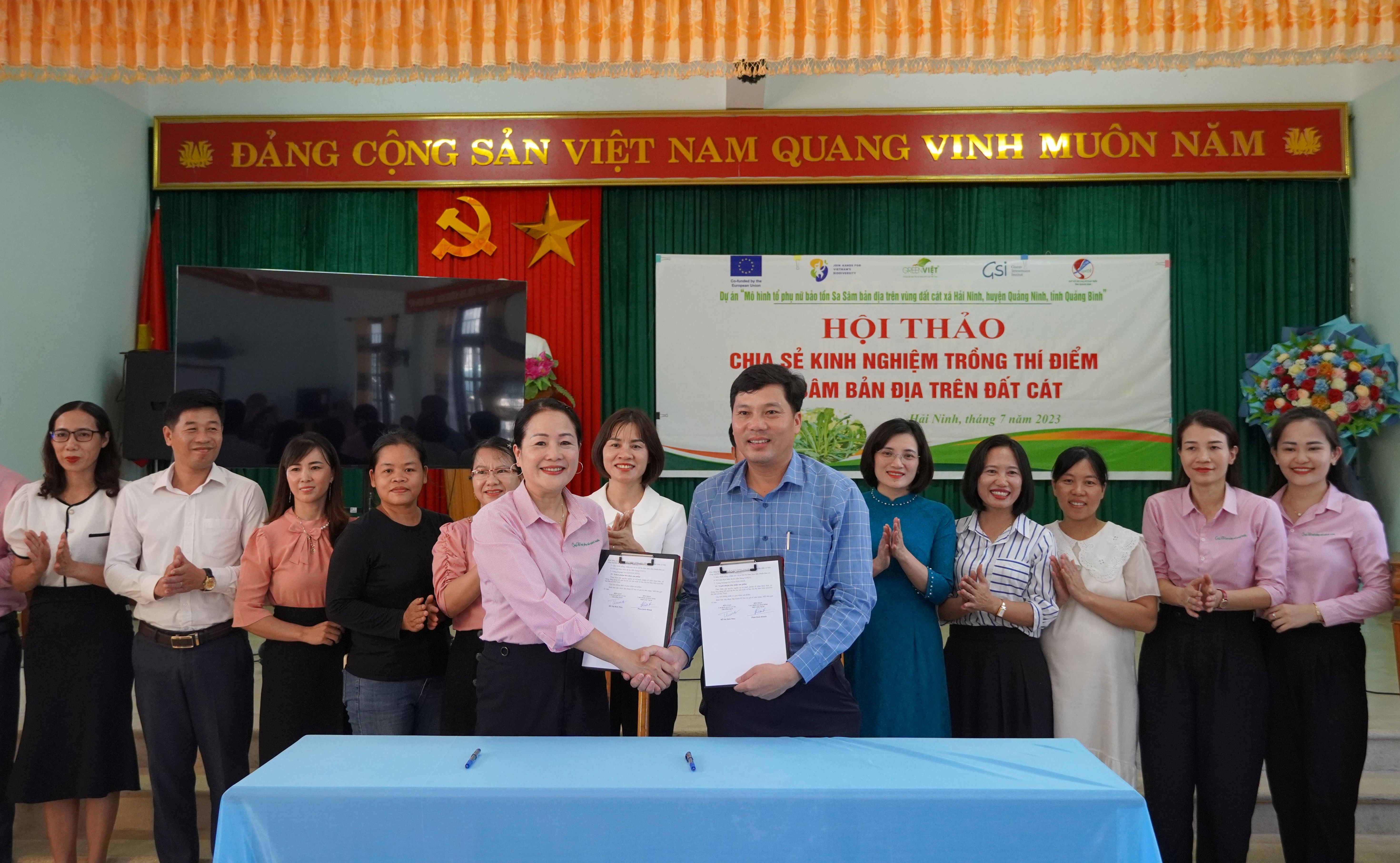 Chuyển giao kết quả dự án cho chính quyền địa phương xã Hải Ninh tiếp nhận quản lý và phát triển các bước tiếp theo.
