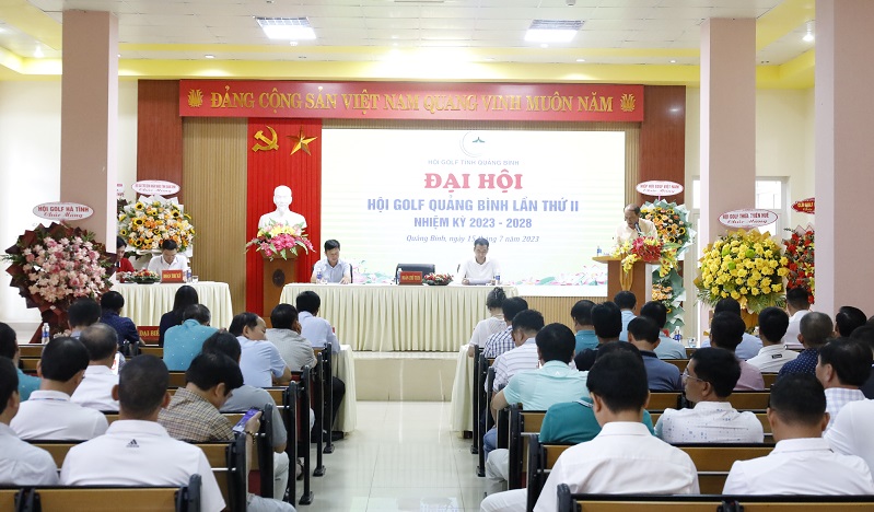 Các đại biểu dự đại hội Hội Golf Quảng Bình lần thứ II. 