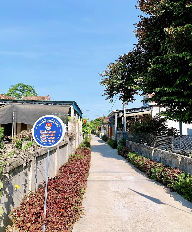 Tuyến đường thanh niên sáng-xanh-sạch-đẹp tại thôn Thượng Thôn (xã Quảng Trung, TX. Ba Đồn)