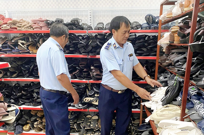 Lực lượng QLTT tăng cường kiểm tra, kiểm soát thị trường, xử lý nghiêm các trường hợp vi phạm.