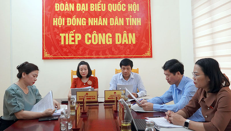 Các đồng chí lãnh đạo Đoàn ĐBQH và HĐND tỉnh tại phiên tiếp công dân thường kỳ tháng 7