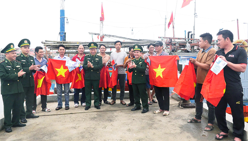 Bộ đội Biên phòng tỉnh triển khai nhiều hoạt động ý nghĩa đồng hành cùng ngư dân vươn khơi bám biển.