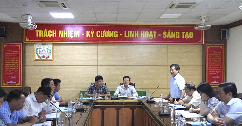 Đồng chí Trưởng ban Tuyên giáo Tỉnh ủy Cao Văn Định phát biểu tại cuộc họp.