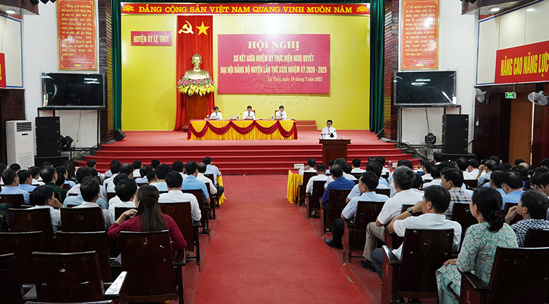 Toàn cảnh hội nghị.