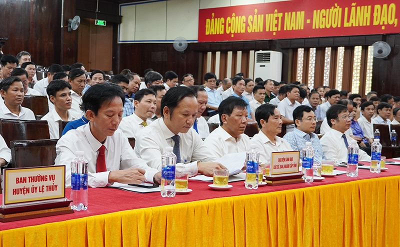 Các đại biểu dự hội nghị.