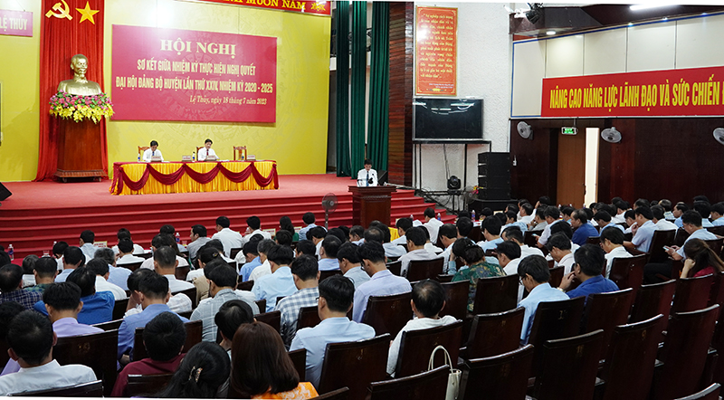 Toàn cảnh hội nghị.