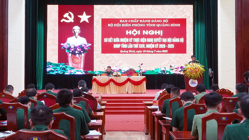 Toàn cảnh hội nghị.