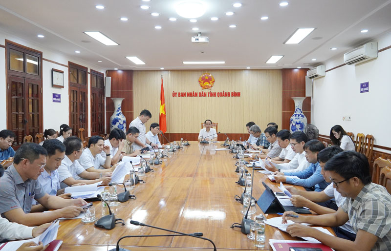Đại diện chủ đầu tư dự án thành phần 1- Đường ven biển báo cáo tiến độ thực hiện.