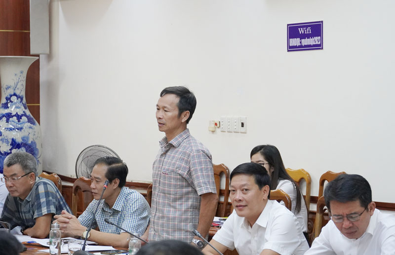 Đại diện lãnh đạo Sở Tài chính phát biểu tại cuộc họp.