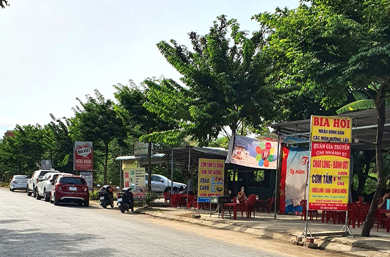 Tình trạng lấn chiếm vỉa hè để kinh doanh tại các tuyến đường trong thành phố.