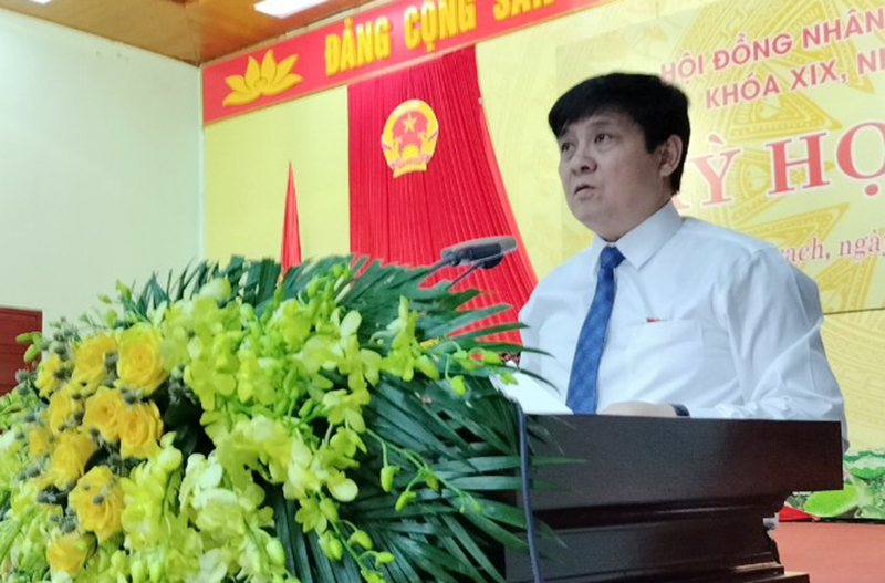 Đồng chí Bí thư Huyện ủy Bố Trạch Lê Công Toán phát biểu khai mạc kỳ họp.