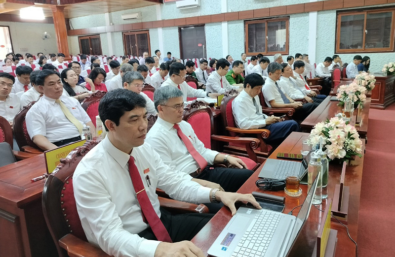 Các đại biểu tham dự kỳ họp.