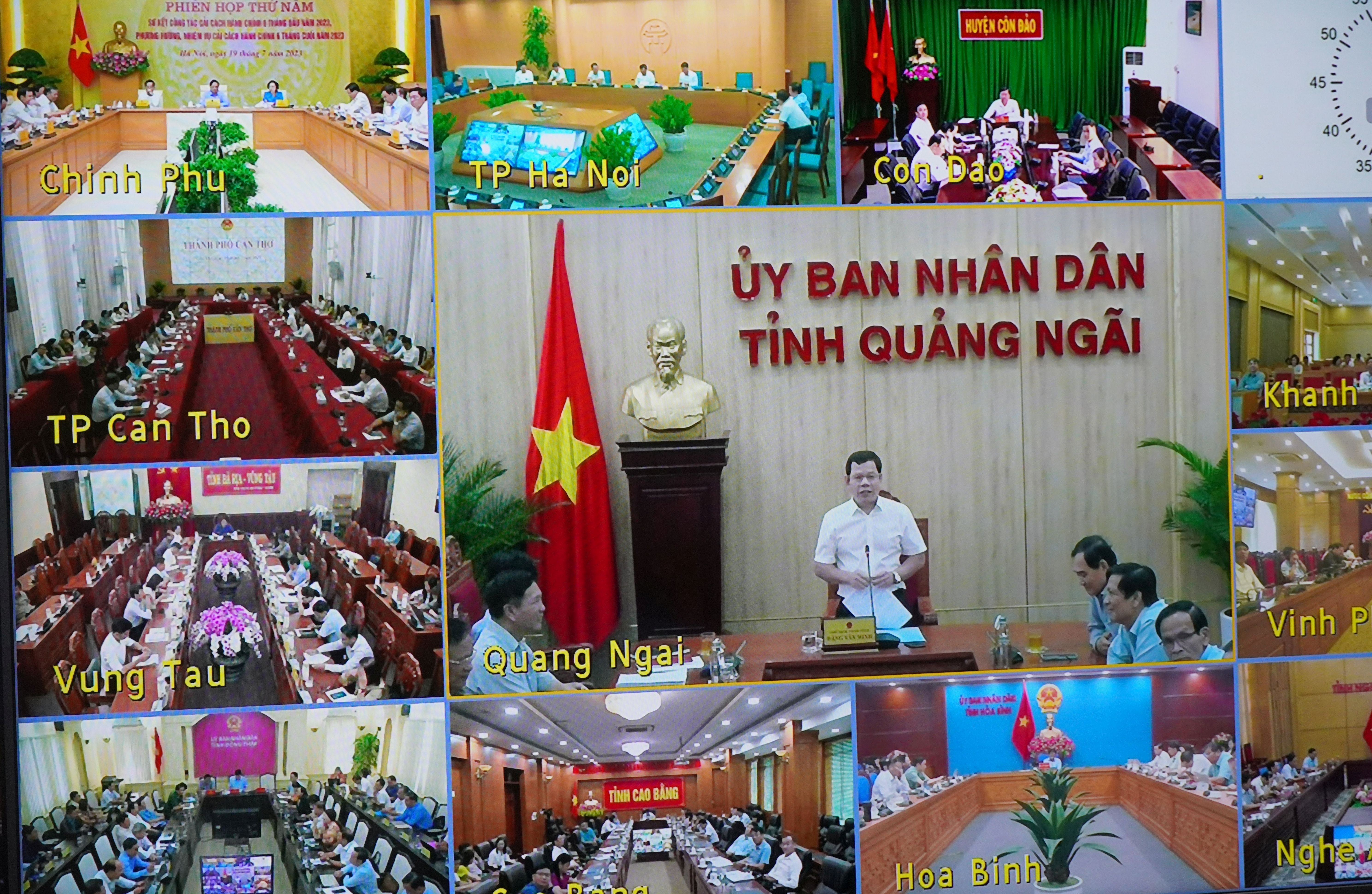 Các đại biểu tham dự phiên họp tại điểm cầu tỉnh Quảng Bình.