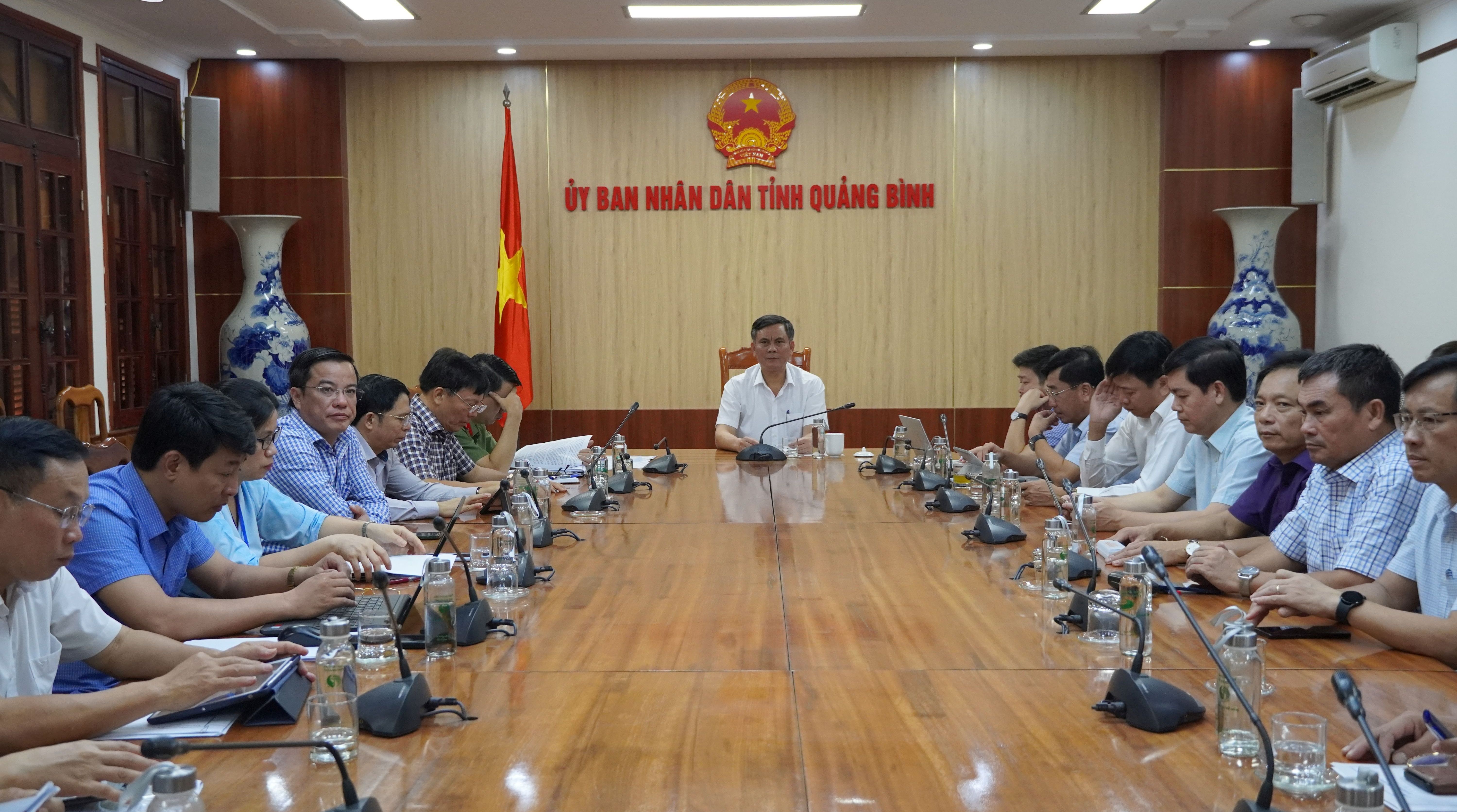 Các đại biểu tham dự phiên họp tại điểm cầu tỉnh Quảng Bình.