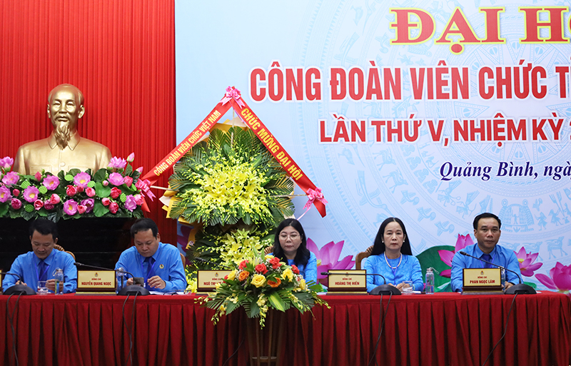 Đoàn Chủ tịch điều hành Đại hội.