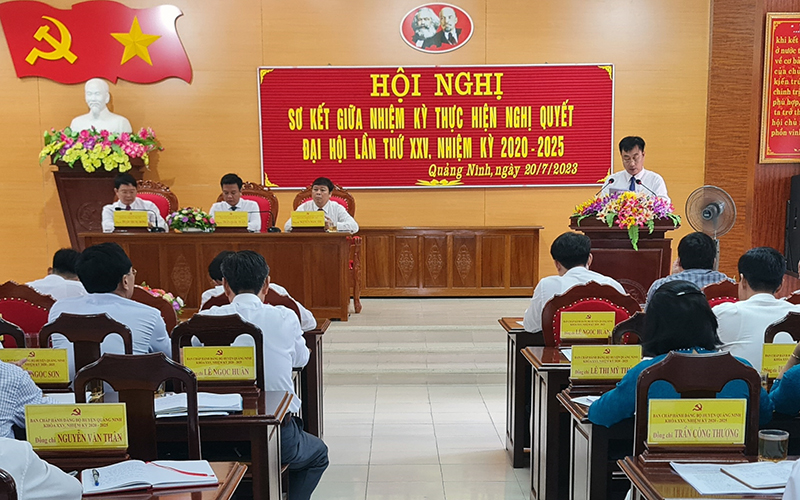 Toàn cảnh hội nghị. 