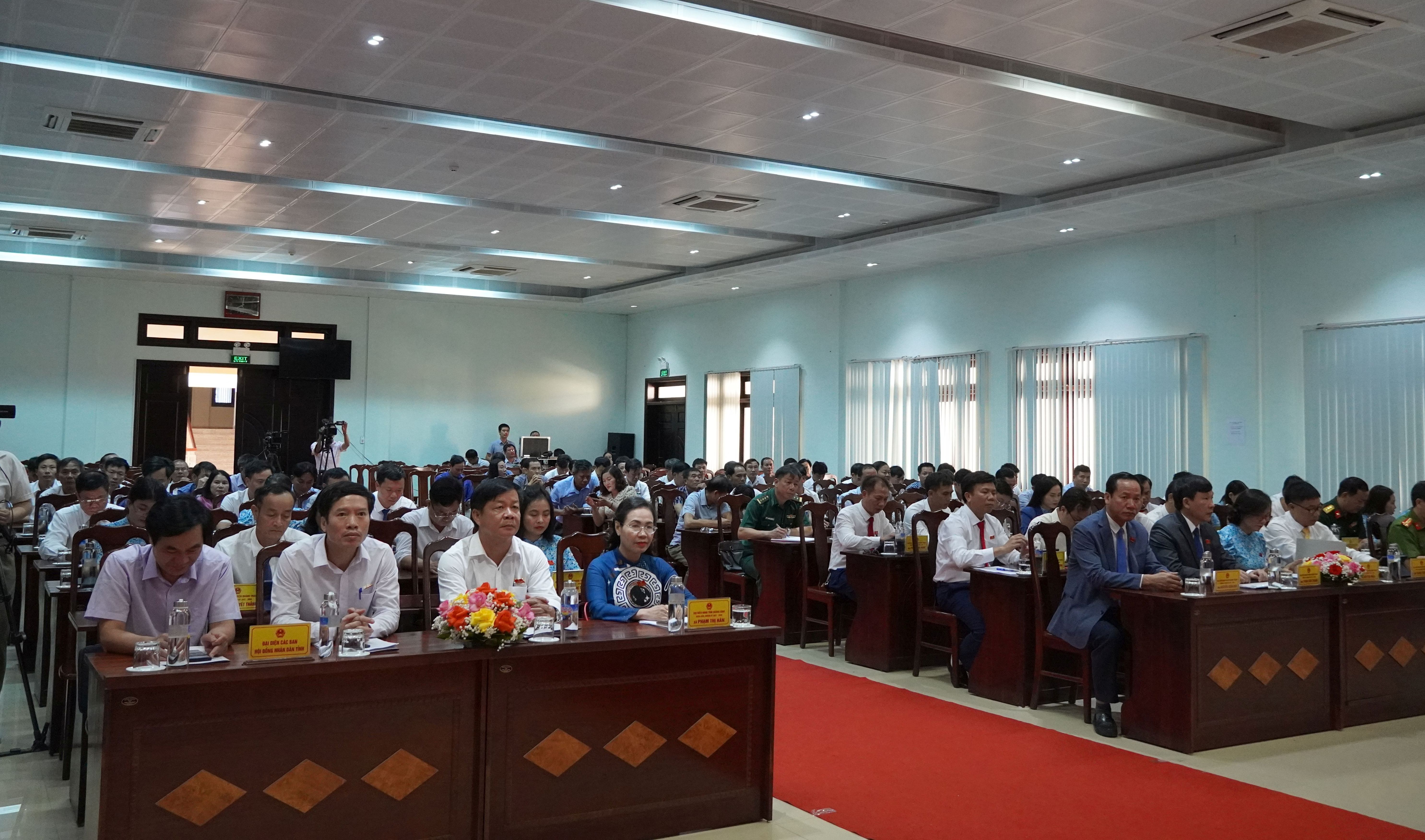 Các đại biểu tham dự phiên khai mạc kỳ họp thứ 9, HĐND huyện Quảng Trạch khóa XX.