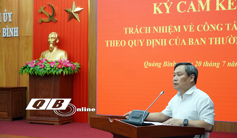 Đồng chí Bí thư Tỉnh ủy Vũ Đại Thắng phát biểu tại buổi lễ.