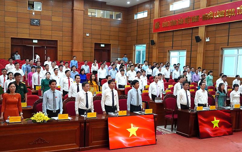 Các đại biểu dự kỳ họp.