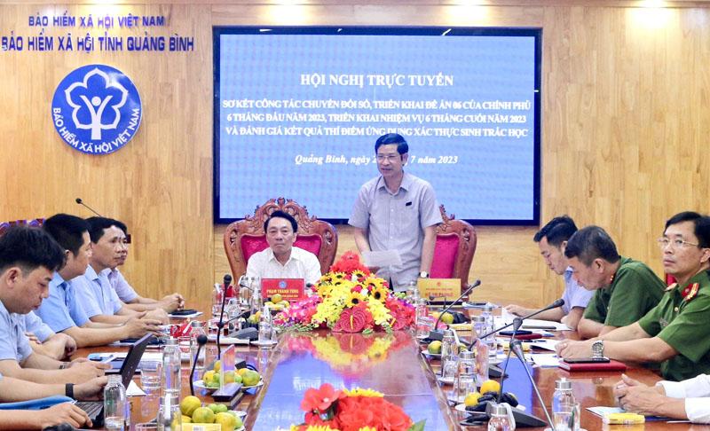 Đồng chí Phó Chủ tịch UBND tỉnh Hồ An Phong phát biểu tại hội nghị.