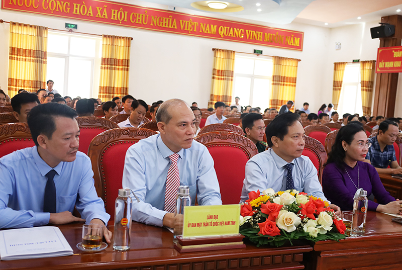Các đồng chí lãnh đạo Ủy ban MTTQVN tỉnh tham dự hội nghị.