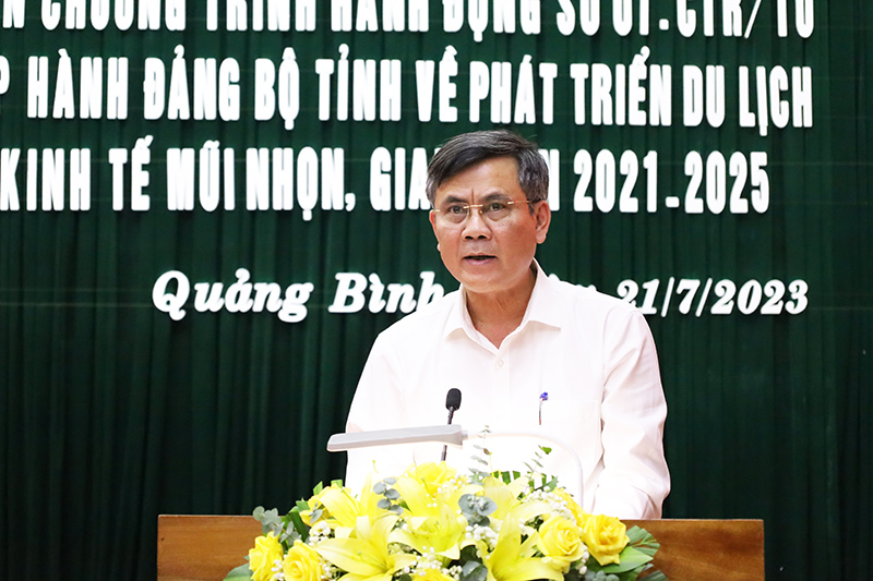 Đồng chí Chủ tịch UBND tỉnh Trần Thắng phát biểu khai mạc hội nghị.