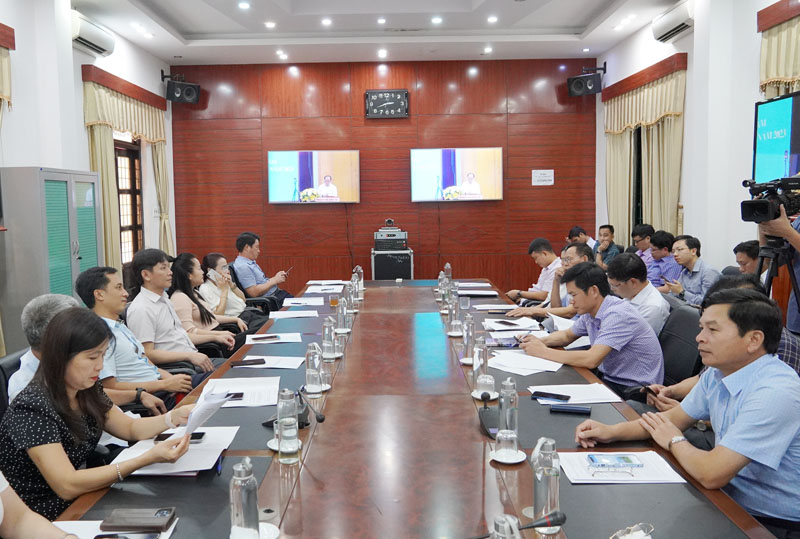 Các đại biểu dự hội nghị ở điểm cầu Quảng Bình.