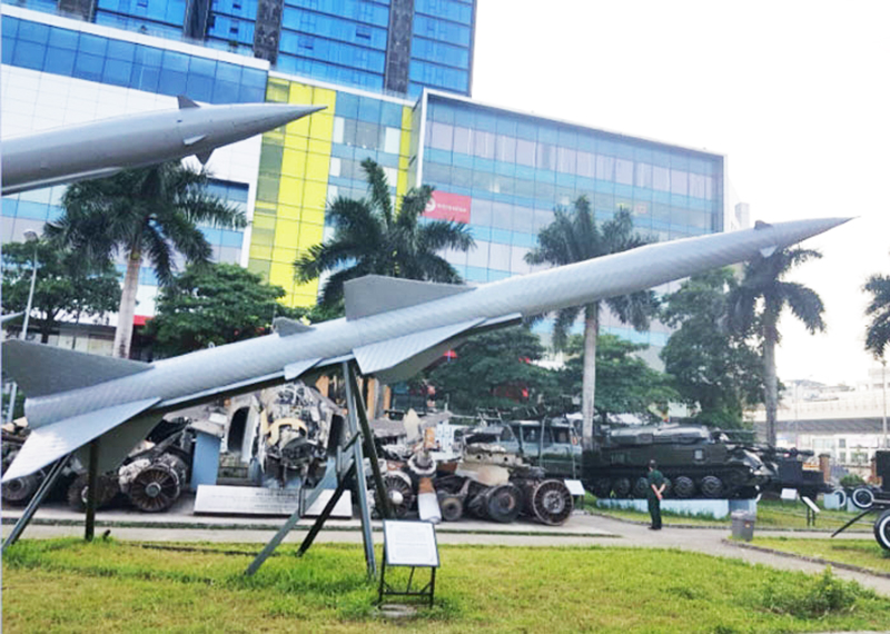 Tên lửa “ra cót” trưng bày tại Bảo tàng Phòng không-Không quân. 