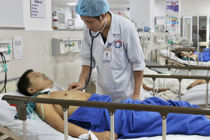 Nâng cao chất lượng khám chữa bệnh BHYT là một trong những giải pháp thu hút người dân tham gia BHYT.