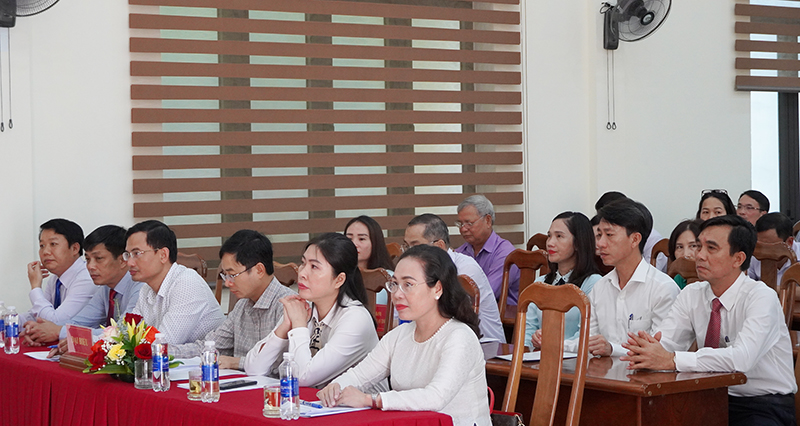 Các đại biểu tham dự tại hội nghị.