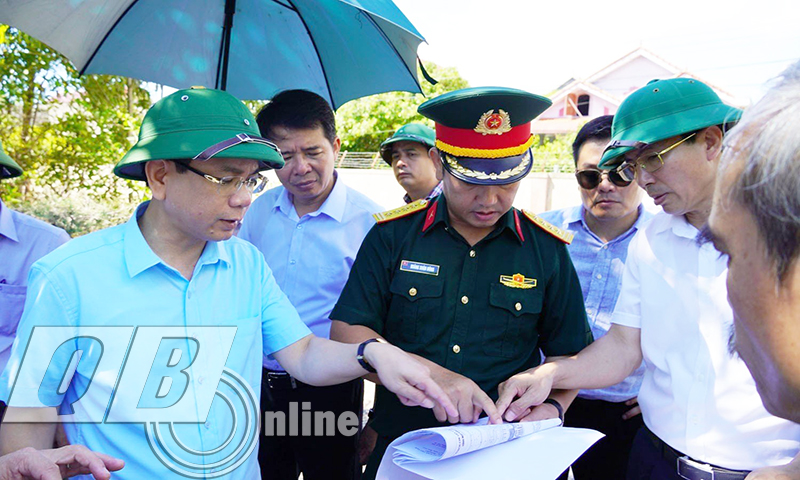 Đồng chí Phó Chủ tịch UBND tỉnh Phan Mạnh Hùng và đoàn công tác kiểm tra thực địa khu vực triển khai dự án.