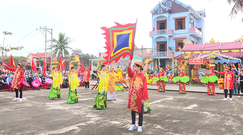 Các thành viên CLB dân ca Cảnh Dương tham gia Lễ hội cầu ngư vào rằm tháng giêng năm 2023.